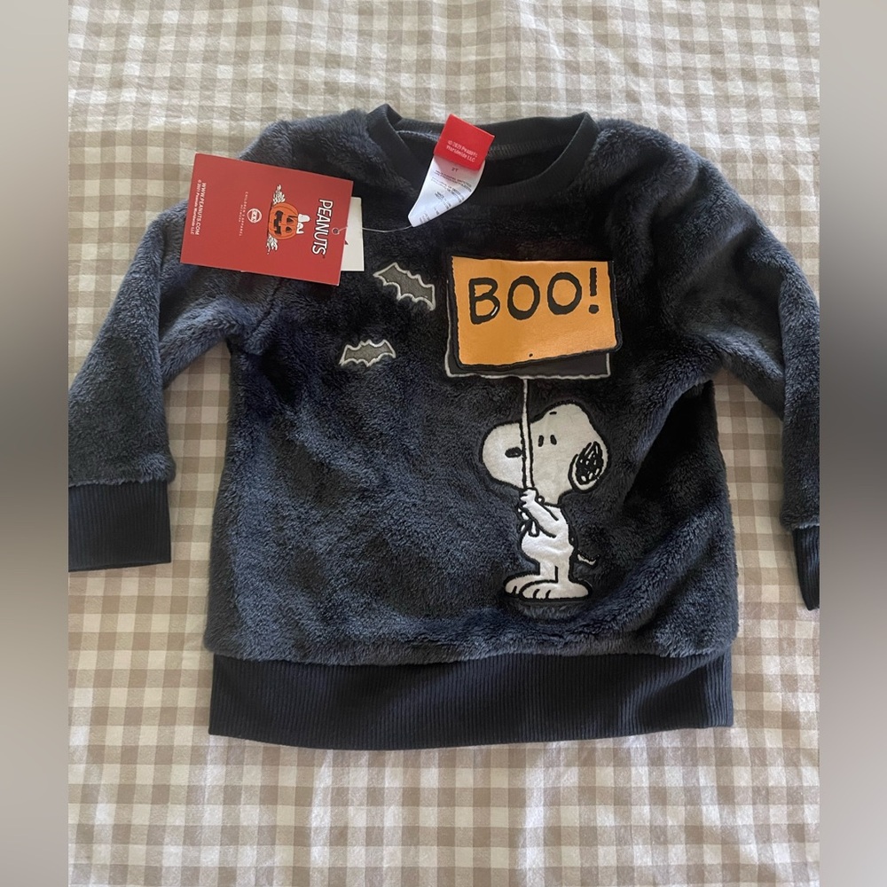 New ! Snoopy peanuts Halloween sweatshirt